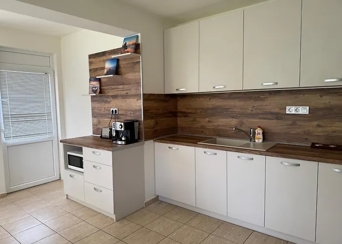 Vyara Semesterbostad *